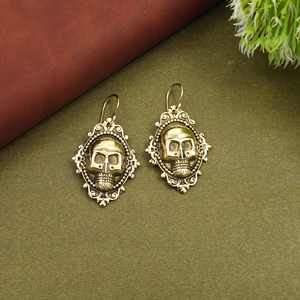 Pendientes de Calavera Dorada, Estilo Gótico Victoriano, Joyería Memento Mori, Estética Dark Academia, Aros Steampunk - Product Image 2