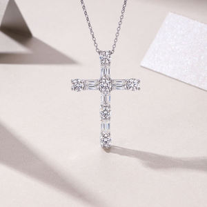 Pendentif croix avec pierres de zircon rondes, plaqué rhodium, acier inoxydable, charme religieux, bijoux unisexes, cadeau - Product Image 1