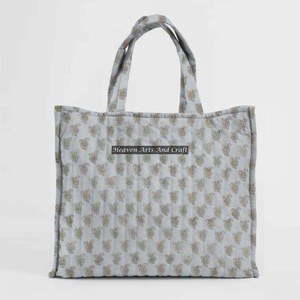 Nuevos Productos 2026: Bolso Tote Cuadrado Acolchado Personalizado, Bolso Tote Cuadrado Acolchado de Algodón Suave con Estampado a Mano, en Venta - Product Image 1