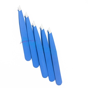 Pinza para cejas RMI Silver personalizada, color azul mate con recubrimiento en polvo y punta combinada. - Product Image 5