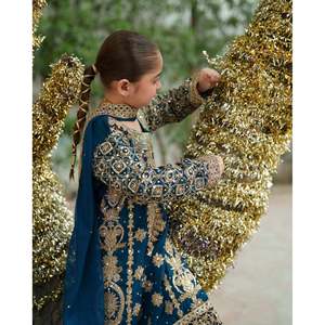 ชุดผสมดีไซน์เนอร์สำหรับคุณแม่และลูกสาวสำหรับปาร์ตี้ครอบครัวแฟชั่นที่เข้ากัน - Product Image 3