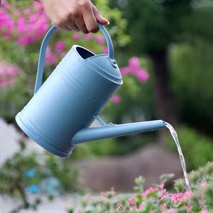 Arrosoir en métal fantastique avec long bec verseur et poignée courbée pour le jardinage, finition bleue - Product Image 4
