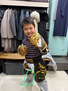 Guantes de Boxeo de Entrenamiento con Estampado Completo, Último Modelo Twins, Profesionales de Muay Thai, Cuero Genuino de Vaca, Protección UV para Muñeca - Product Image 5