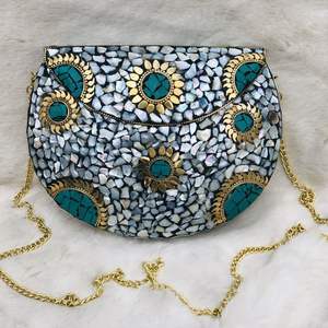 Bolso de Mano de Lujo para Mujer con Acabado en Plata Antigua y Cristales, Accesorios de Moda - Product Image 1