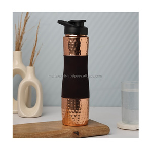 Bouteille d'eau authentique en cuivre pur avec finition polie et lisse et bouchon hermétique pour une utilisation quotidienne sécurisée de l'eau. - Product Image 1