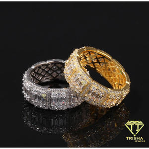 Anillo de Plata de Ley 925 con Moissanita y Diamantes Brillantes en Múltiples Filas con Diseño en Tono Dorado para Mayoristas y Minoristas - Product Image 4