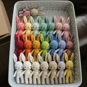 Jouet en peluche amigurumi au crochet fait main, éthique, vente en gros pour les boutiques et les magasins de cadeaux - Product Image 2