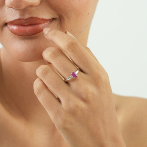 Bague artisanale en argent sterling 925, design minimaliste et simple, sertie d'un rubis naturel taille octogonale, pour femme. - Product Image 4