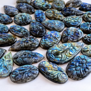 Sculpture artisanale en labradorite naturelle avec éclat artistique |   Pierre précieuse en cristal sculptée à la main |   Fournitures pour la fabrication de bijoux |   Pierre naturelle - Product Image 2