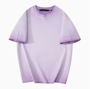 เสื้อยืดผู้ชายทรงสลิมฟิต ผ้าฝ้าย 100% คอวี ล้างสีแบบแอซิดวอช สวมใส่สบาย ระบายอากาศได้ดี เป็นมิตรกับสิ่งแวดล้อม แห้งเร็ว แฟชั่นทันสมัย สำหรับตลาดอเมริกา - Product Image 4