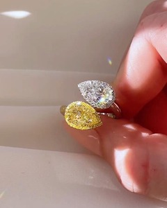 Bague de fiançailles et de mariage tendance pour femme, 4 carats, en or 14K, avec deux pierres fantaisie jaunes et blanches de forme poire, cultivées en laboratoire, certifiées IGI, style Toi et Moi - Product Image 5