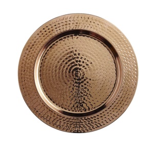 Assiettes de présentation de luxe en acier inoxydable doré avec bordure florale en relief, sous-assiettes métalliques polies pour mariages, banquets et événements - Product Image 4