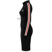 Delta |   Sigma | Robe moulante noire pour femme Theta, à manches contrastées rayées, col montant zippé, longueur genou, coupe ajustée décontractée