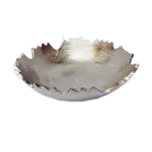 Silver Moon Metal decorativo Borde rasgado Aluminio Acabado crudo Frutero Centro de mesa con borde festoneado Cuencos y fabricante de platos - Product Image 1