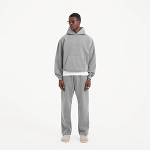 Conjuntos deportivos coordinados premium para hombre. Sudaderas elegantes y pantalones deportivos a juego en tejido suave. Tela transpirable. Ideal para el gimnasio. - Product Image 2