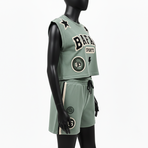 Conjunto de Camiseta Deportiva sin Mangas y Pantalones Cortos para Mujer, 100% Algodón, Mezcla de Algodón Premium, Color Verde Salvia, Logotipo en Parche - Product Image 4