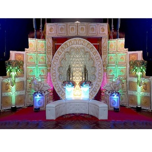 Decoración de Escenario Moderna de Fibra de Vidrio Ligera con Tema Blanco para Bodas de Sri Lanka, Bodas Reales del Sur de la India y Malasia - Product Image 1