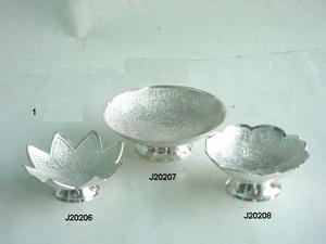 ชุดชามโลหะคุณภาพสูง 6 ใบ พร้อมถาดสี่เหลี่ยมหนึ่งใบ และช้อน 6 ชิ้น ทำจากทองเหลืองและชุบเงิน บรรจุในกล่องกำมะหยี่ - Product Image 6