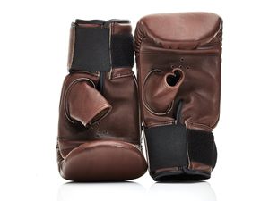 Gant de boxe en cuir PU à la mode pour l'entraînement des arts martiaux Nouveau type d'origine des personnes noires - Product Image 5