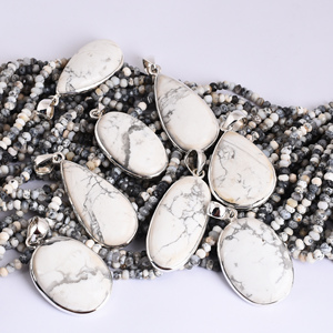 Belles pendentifs en Howlite blanche Design exclusif fait à la main Pierre naturelle Pendentifs de forme différente Pierre naturelle pour unisexe. - Product Image 5