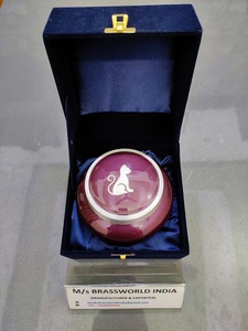 Brassworld India's Pet Odyssey Urn Suministros funerarios de metal de estilo americano para adultos El mejor precio en India - Product Image 4