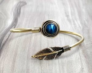 Bracelet manchette en laiton plaqué, Style bohémien, Labradorite, pierre plaqué, - Product Image 1