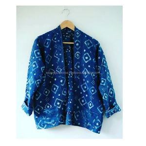 Veste Kantha tissée à la main Veste vintage réversible imprimée Indigo avec rembourrage en coton et broderie tricotée traitée - Product Image 4