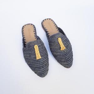Zapatos de Rafia, Pantuflas Hechas a Mano, Mules Grises de Verano, Creaciones Hechas a Mano - Product Image 1