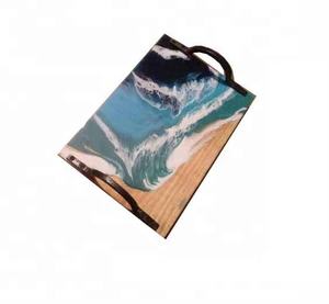 Vente en gros de plateau de service rond en résine époxy rivière et bois d'acacia ustensiles de cuisine pour hôtels et restaurants effet plage par Quality Handicrafts - Product Image 6