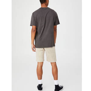 Camiseta de cuello redondo vs cuello redondo de aspecto profesional CAMISETAS DE BOLSILLO VINTAGE (GRIS VINTAGE) - Product Image 2