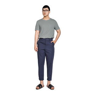 Logotipo personalizado y tamaño regular O-cuello 100% algodón Camisetas para hombres Diseño de patrón sólido 220 gramos de peso Hecho en Vietnam - Product Image 2