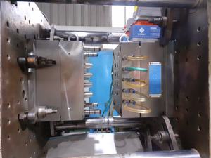 Moules d'injection en acier plastique P20 compétitifs matériel de coureur froid moules de véhicule de pièces d'auto médicales fabriqués au Vietnam - Product Image 3