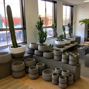 Maceta de cemento de fibra natural grande, en forma de cuenco bajo, buena venta para exteriores con soporte de madera - Product Image 4