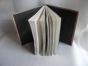 Journal en cuir gaufré A5 vintage, carnet de notes en cuir à couverture rigide, parfait cadeau de bureau pour hommes et femmes - Product Image 3