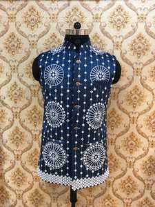 ชุดผ้าไหม Kurta แบบมีสไตล์สำหรับผู้ชาย,งาน Chudidar ด้านล่างทำจากผ้าไหมลาย Coty Work Lakhnavi Coty งานปักด้วยกระจกฟอยล์ออกแบบมาเพื่อการทำงาน - Product Image 3