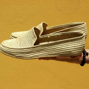 Chaussures en raphia unisexes élégantes, fabriquées à la main, source de bonheur - Product Image 1