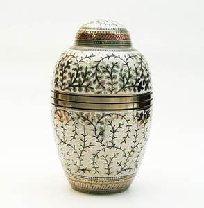 Lujosas urnas de cremación de latón, grabado de flores, tamaño personalizado, alta calidad estándar para servicios funerarios, tradicional real - Product Image 5