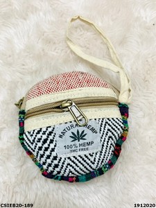 Pochettes rondes en chanvre pour sacs de soirée Accessoire élégant et écologique - Product Image 4