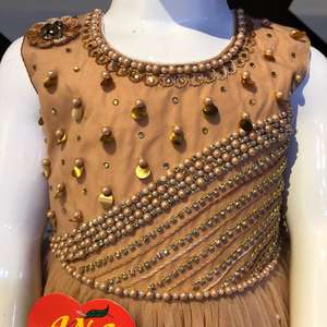 Robe de princesse faite à la main pour filles nouvelle collection de chemisier à bretelles en satin avec jupe pour la saison du printemps pour les enfants de tous âges - Product Image 4