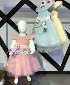 Nouvel ensemble de robe élégante en satin à imprimé floral pour filles Robe de bal fantaisie de style princesse pour mariage et fête d'anniversaire - Product Image 1