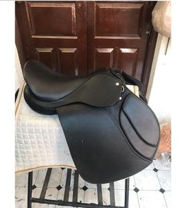 Silla de montar de cuero inglés de calidad superior con logotipo personalizado de árbol de plástico disponible en el mejor precio de calidad al por mayor - Product Image 1