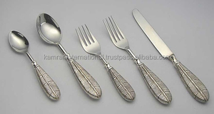 Ensemble de couverts de luxe écologiques en laiton et en acier inoxydable Design royal unique pour les hôtels de fêtes de mariage - Product Image 4