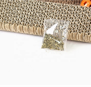 <span class=keywords><strong>Cat</strong></span> Bordo Graffio di Gatto Artiglio Bordo Giocattolo Dell'animale Domestico di Disegno di Brevetto di Figura del Triangolo di Carta Ondulata di Nuovo per I Cani Interattivo Giocattoli del Gatto divertente - Product Image 3