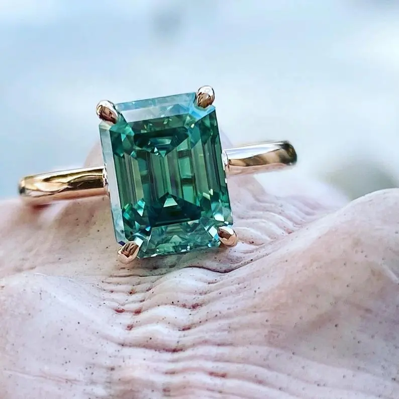 Elegante Sieraden 9*7Mm 2.0ct Emerald Cut Green Moissanite Engagement Solitaire Ring