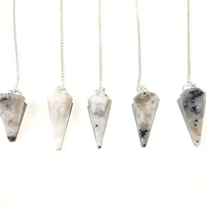 Superventas, venta al por mayor, péndulos de piedra lunar arcoíris de cristal, piedra preciosa tallada Feng Shui para decoración del hogar, Reiki metafísico - Product Image 4