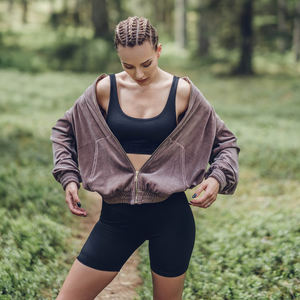 ชุดครอปเอวสูงแฟชั่นถักสองชิ้นสำหรับผู้หญิงชุดครอปแขนสั้นแบบปักสำหรับใส่สบายๆฤดูร้อน - Product Image 2