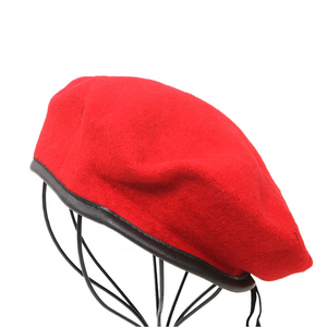 Yukari หมวกเบเร่ต์สีแดงสำหรับเล่นกีฬาคุณภาพดีที่สุดดีไซน์ล่าสุดพร้อมโลโก้ออกแบบได้ตามต้องการขายส่งบริการทำจากขนสัตว์ - Product Image 3