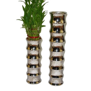 Vase à fleurs en métal de qualité supérieure Vases à fleurs bon marché et pièce maîtresse Vases décoratifs intérieurs et extérieurs en marbre Design antique pour la maison - Product Image 1