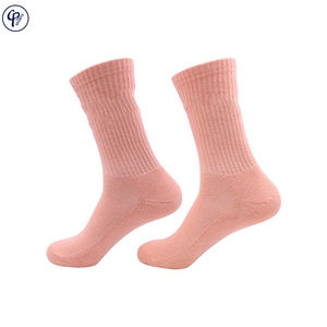 2025 Chaussettes de sport personnalisées pour hommes avec logo inférieur en gros à bas prix - Product Image 2