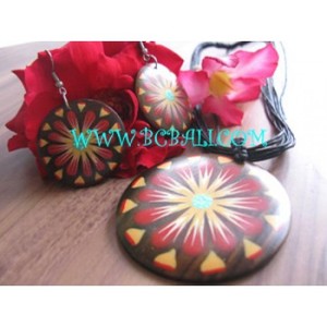 Conjunto de collares y pendientes de madera pintados a mano de estilo étnico para regalos de fiesta - Product Image 1